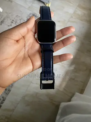 Apple Watch Series 5 44mm Aluminum