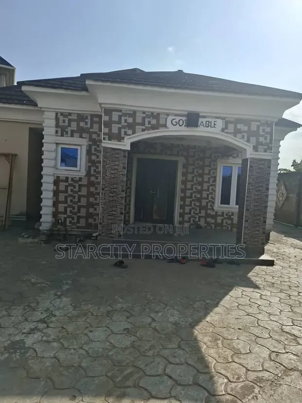 Furnished 3-Bedroom Bungalow in Unique Estate, Baruwa for Sale - 1