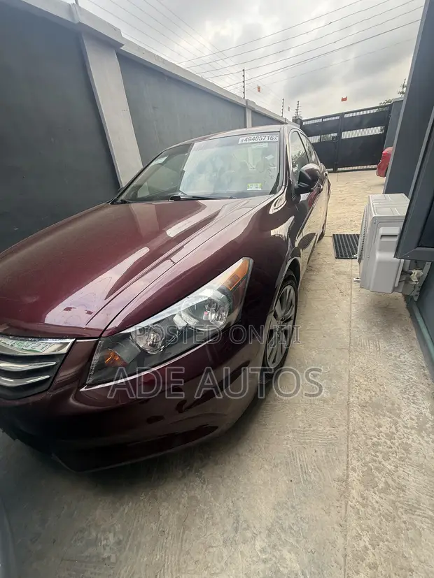 Honda Accord 2011 Burgundy - 1