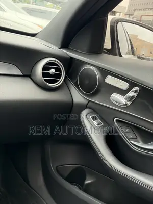 Mercedes-Benz C300 2018 Fari