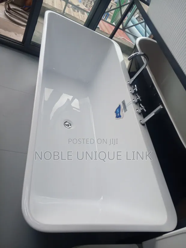 Executive Bathtub with Mixer (170x75cm) - 1