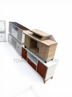 Ingantaccen TV Stand na Gida Interiors