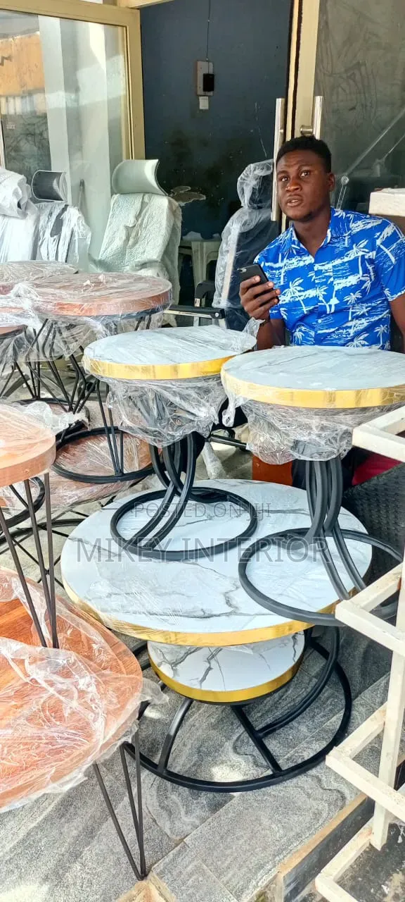 Modern Center Table & Side Stool Set - 1