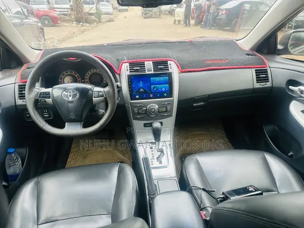 Toyota Corolla 2012 Gray - 1