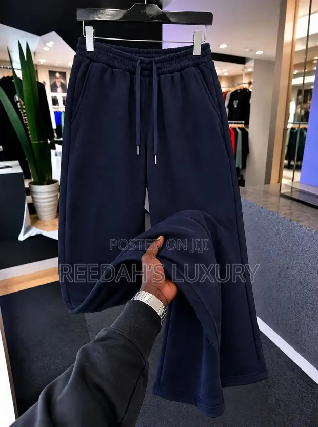 Everyday Plain Loose-Fit Joggers - 1