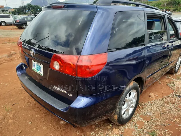 Toyota Sienna 2006 Blue - 1