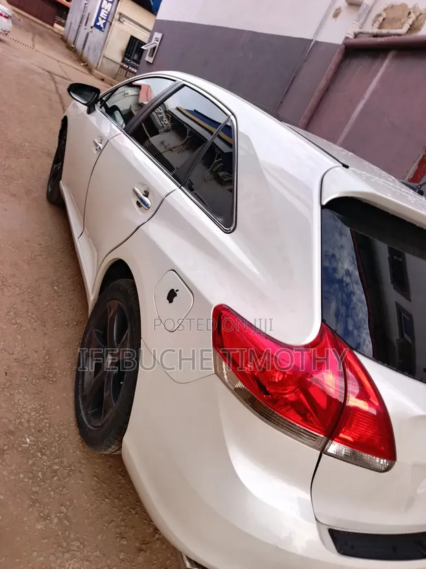 Toyota Venza V6 AWD 2010 White - 1