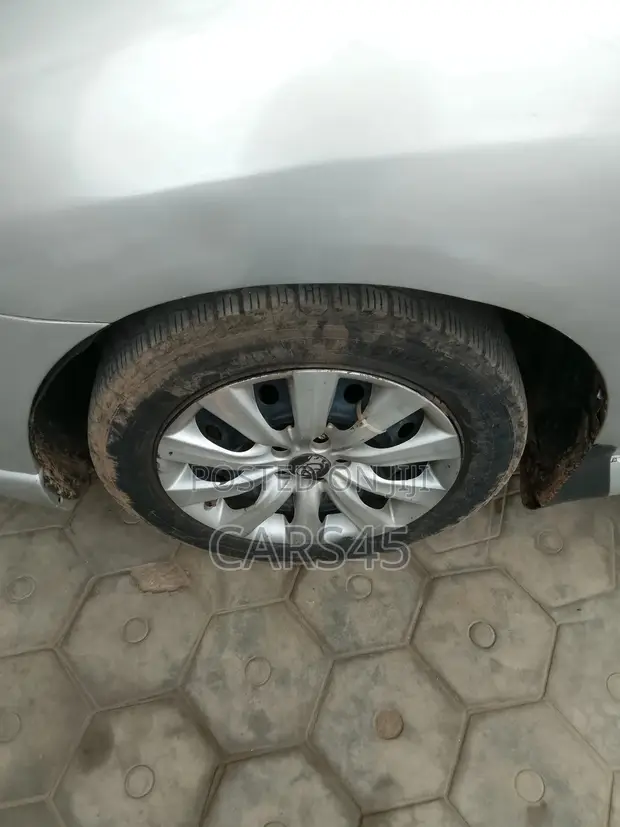 Toyota Matrix 2006 Silver - 1