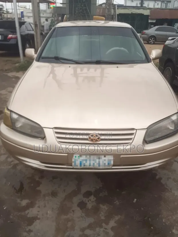 Toyota Camry 2002 Gold - 1