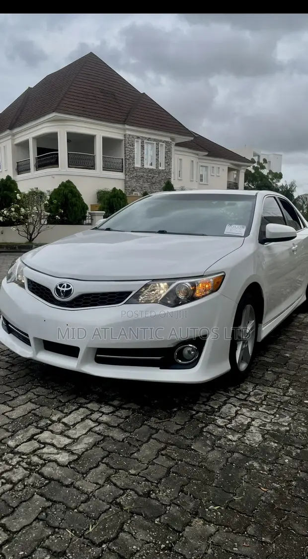 2012 Toyota Camry SE Sedan - 1