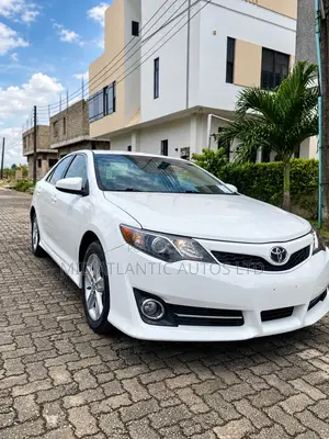 2012 Toyota Camry SE Sedan