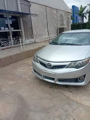 2014 Toyota Camry SE 3.5L Silver