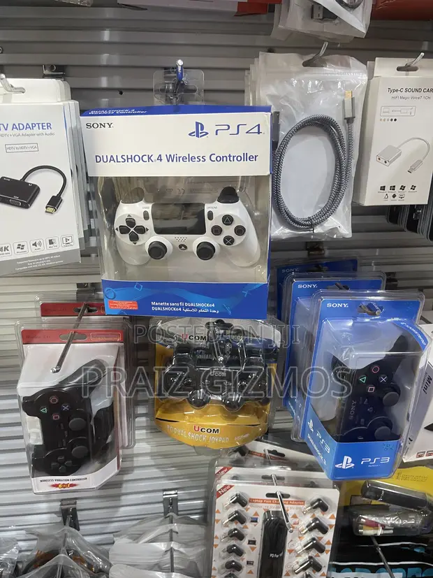 PS4/PS5 Controllers & Gaming Accessories - 1
