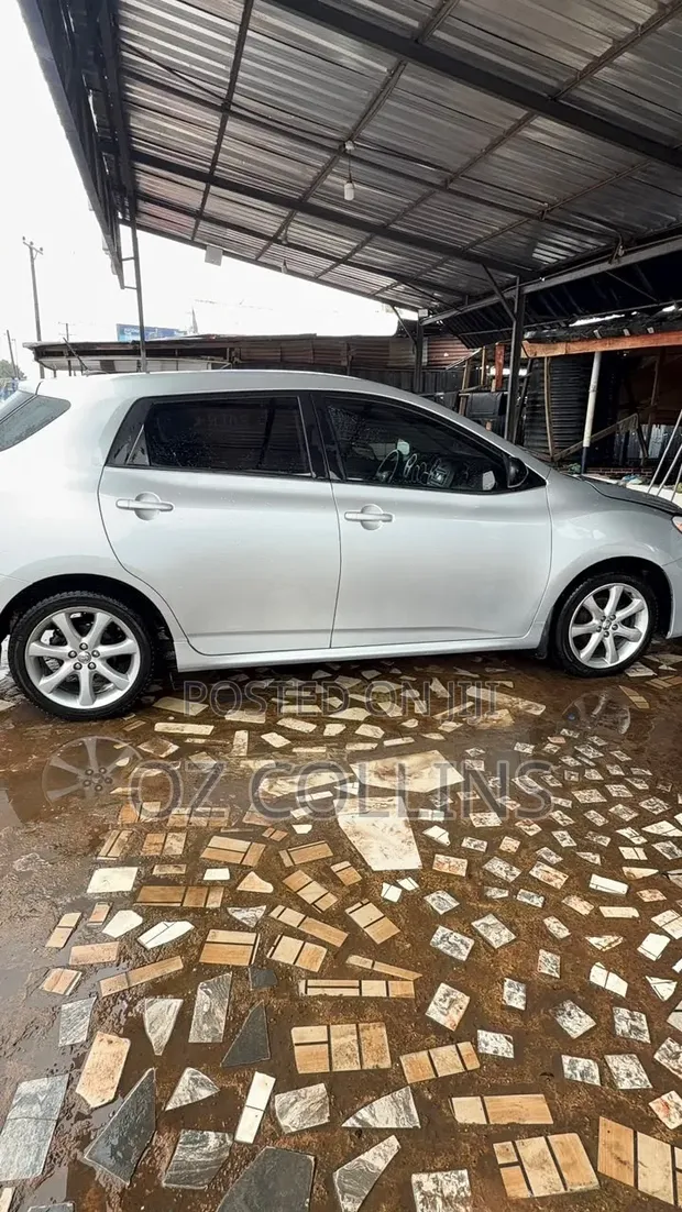 Toyota Matrix 2013 Silver - 1
