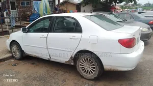 Toyota Corolla 2004 Fari