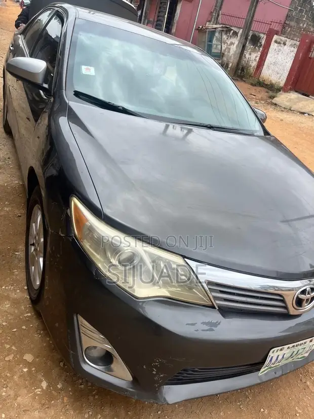 Toyota Camry 2014 Gray - 1