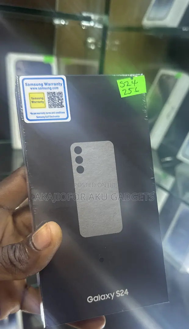 New Samsung Galaxy S24 256GB Black - 1