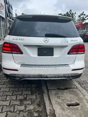 Mercedes-Benz GLE-Class 2016 Fari