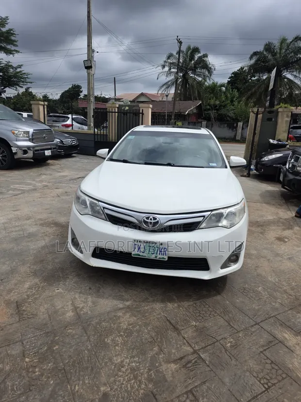2012 Toyota Camry XLE Sedan - White - 1