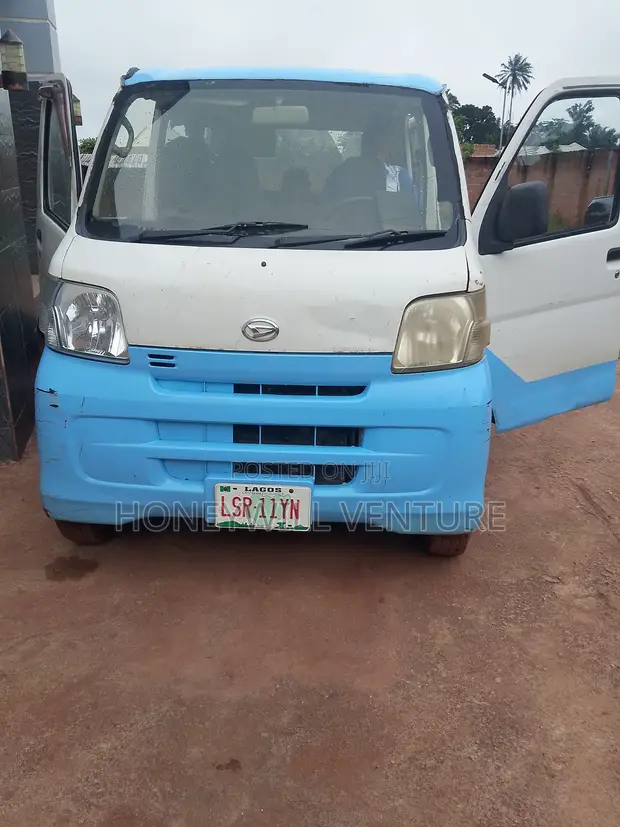 Daihatsu Hijet 2014 White - 1