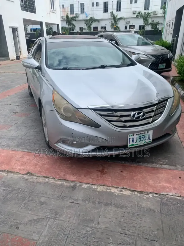 Hyundai Sonata 2012 Silver - 1