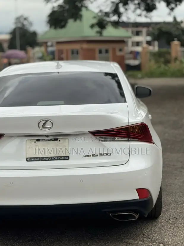 Lexus IS 300 AWD 2018 White - 1