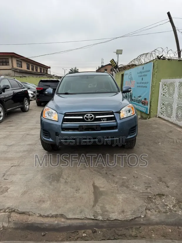 Toyota RAV4 2010 Blue - 1