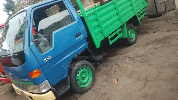 Toyota Dyna 100 2002 Blue - 1