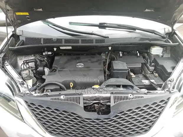 Toyota Sienna 2015 Grey - 1
