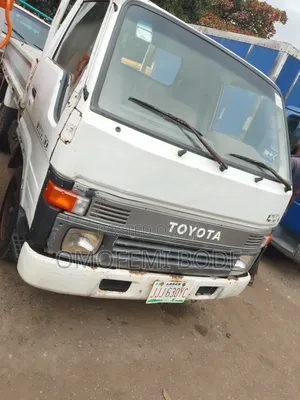 Toyota Dyna 100 First Body Bucket Petrol Truck