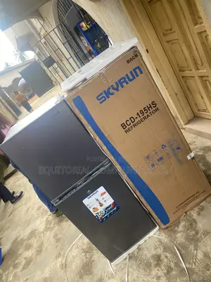 Skyrun BCD-195HS 195L Refrigerator with Top Freezer