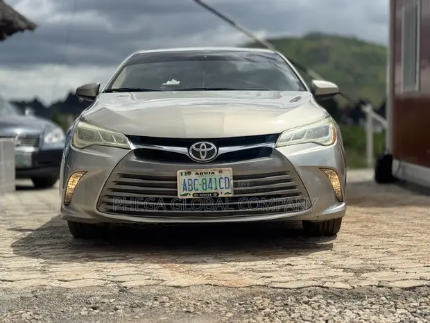 2015 Toyota Camry XLE Gold - 1