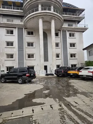 Gidan Kwalata Mai Dakuna 3 da BQ & Pool, VI