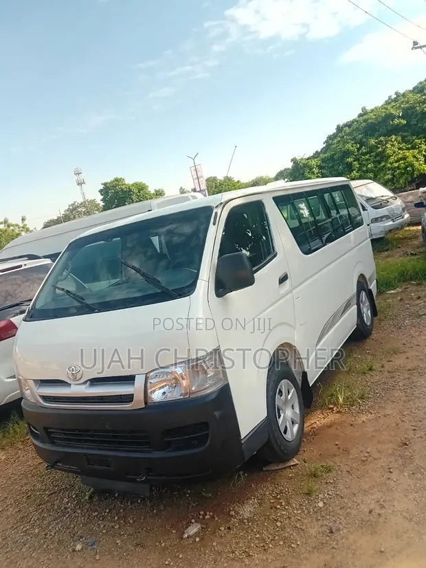 Toyota HiAce 2015 Fari - 1