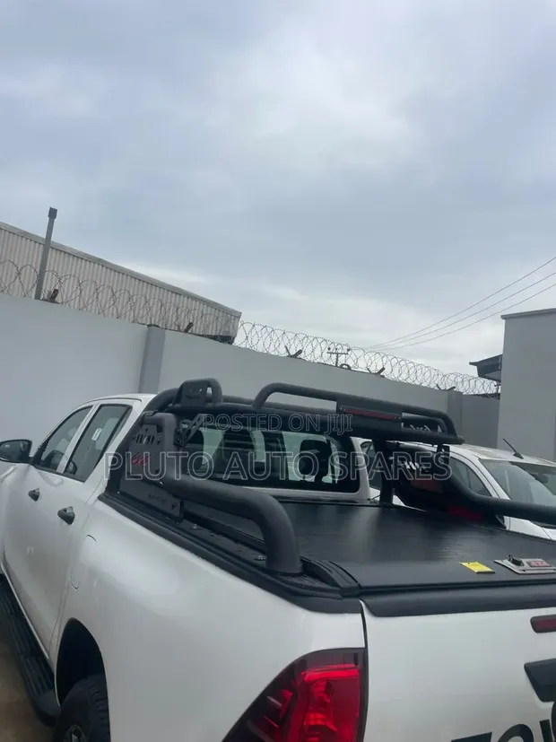 Toyota Hilux Manual Retractable Roller Boot Cover - Rugged Spoiler - 1