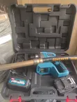 Makita Cordless Concrete Vibrator - 5.0Ah - 1