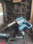 Makita Cordless Concrete Vibrator - 5.0Ah - 2