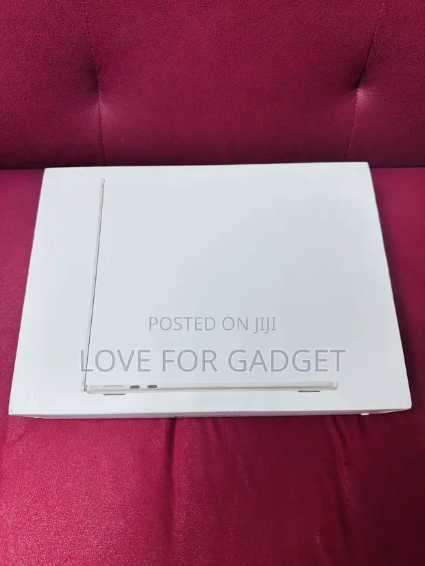 Apple MacBook Air 2024 M3 16GB RAM 256GB SSD - 1