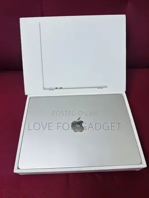 Apple MacBook Air 2024 M3 16GB RAM 256GB SSD