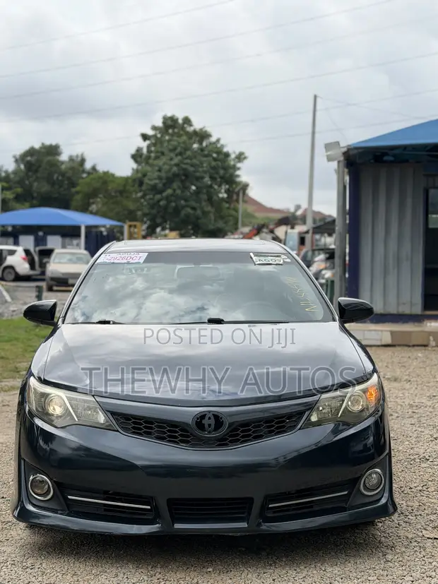 2013 Toyota Camry SE V6 Sedan - 1
