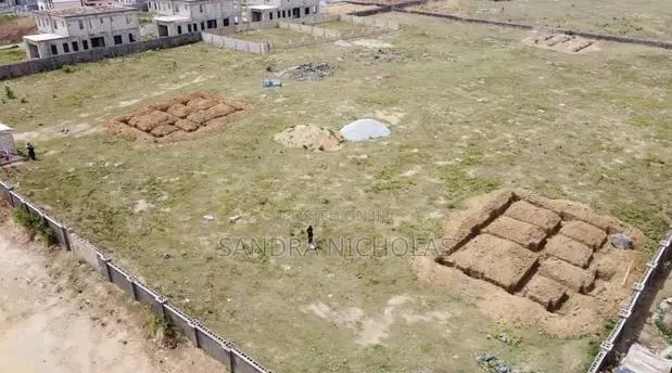 Filin Sukutare 400 SQM na Gida Mai Dakuna 4 da BQ, Lugbe - 1