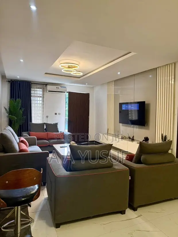 Furnished 2-Bedroom Apartment with BQ in Shoreline Estate, Banana Island - 1