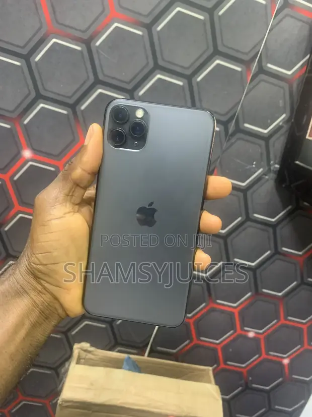 Apple iPhone 11 Pro Max 64GB Black (UK Used) - 1