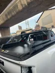 Toyota Tacoma 4x4 Mai Rufe Boot Mai Juyawa Tare da Bar Mai Ƙarfi - 1