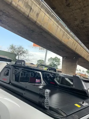 Toyota Tacoma 4x4 Mai Rufe Boot Mai Juyawa Tare da Bar Mai Ƙarfi