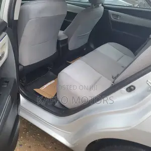2016 Toyota Corolla LE Sedan