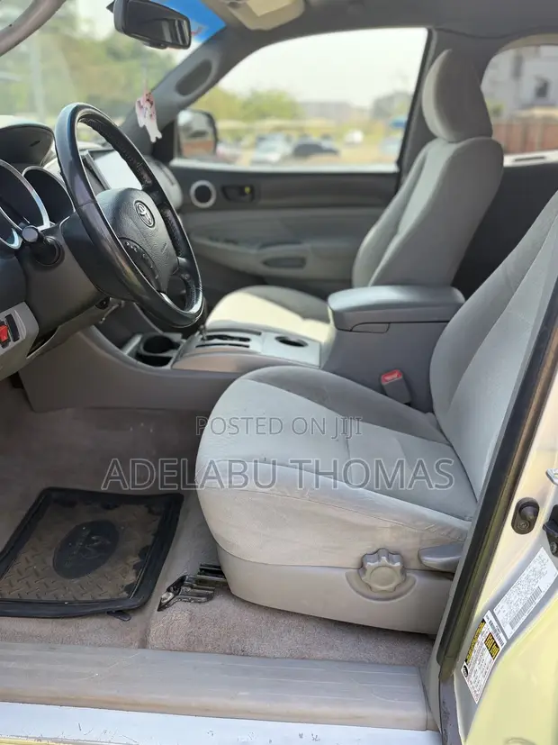 Toyota Tacoma 2011 Silver - 1