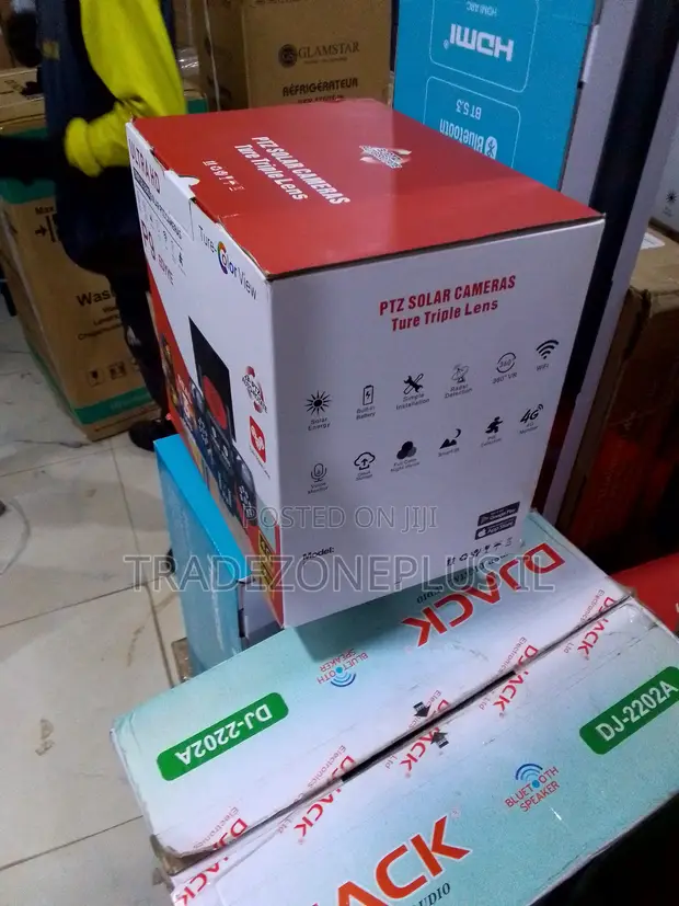 Solar PTZ Security Camera with Ultra HD Vision - 1