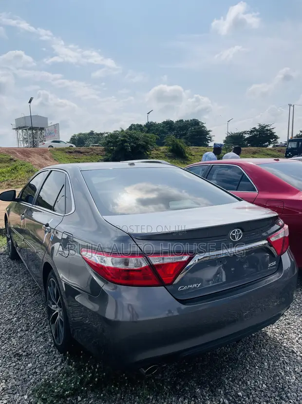 2016 Toyota Camry XSE Sedan - 1