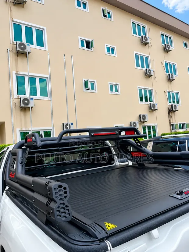 Toyota Hilux Retractable Roller Boot Cover & 4x4 Spoiler - 1